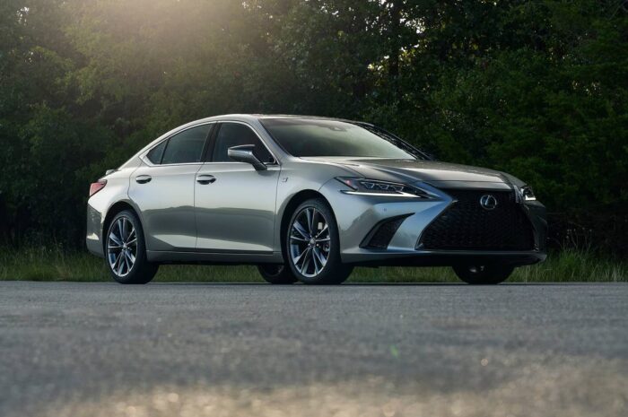 2025 Lexus ES Review: Luxury, Comfort, Performance & Full Breakdown