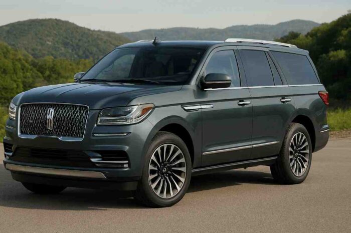 2025 Lincoln Navigator Review: Power, Luxury & Modern Tech Combined